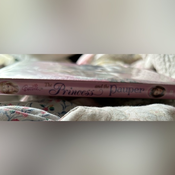 Barbie as the Princess and the Pauper singing in her first movie Musical dvd - Picture 6 of 8